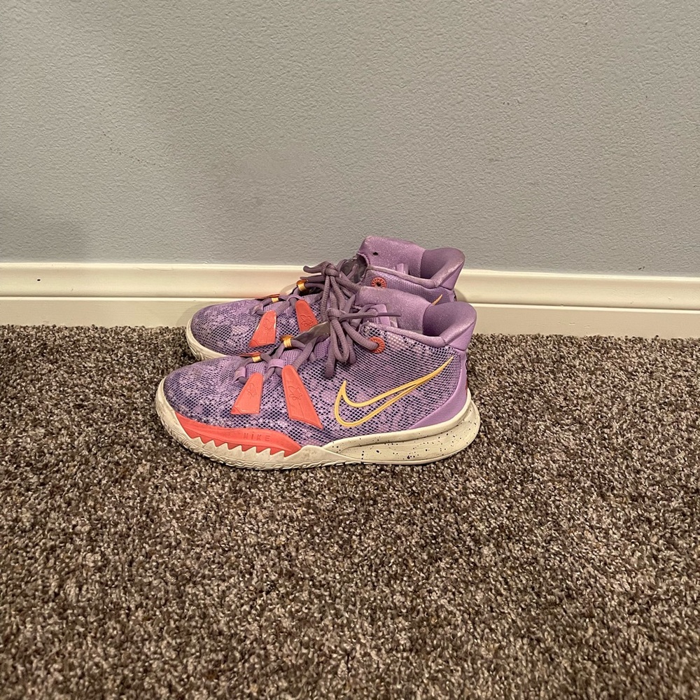 Girls Kyrie basketball shoes